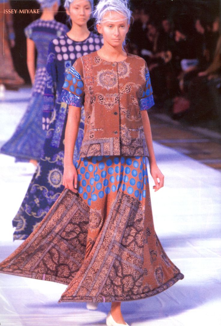 Issey Miyake set, Spring 2001