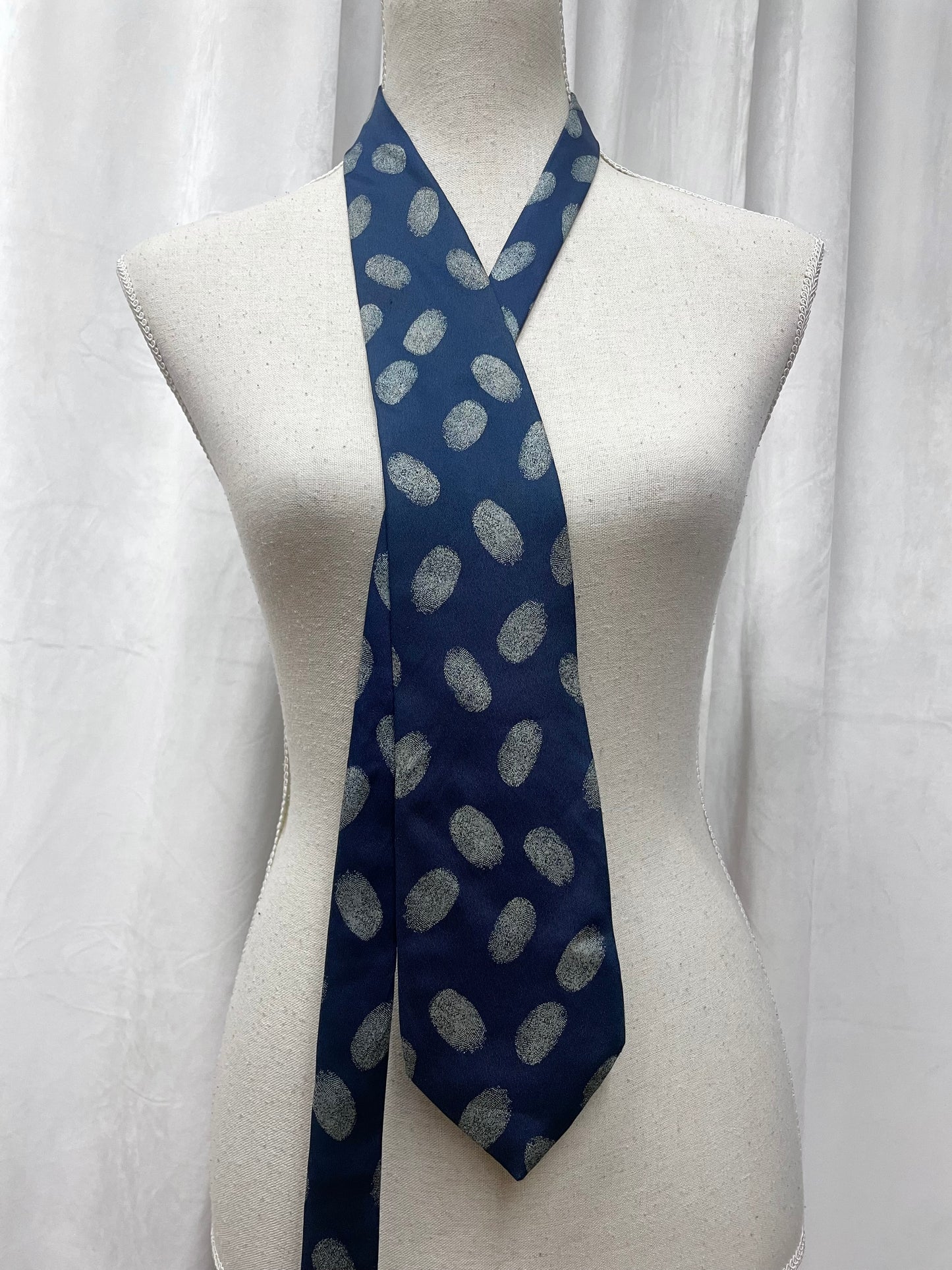 Moschino finger print silk neck tie, 1990’s