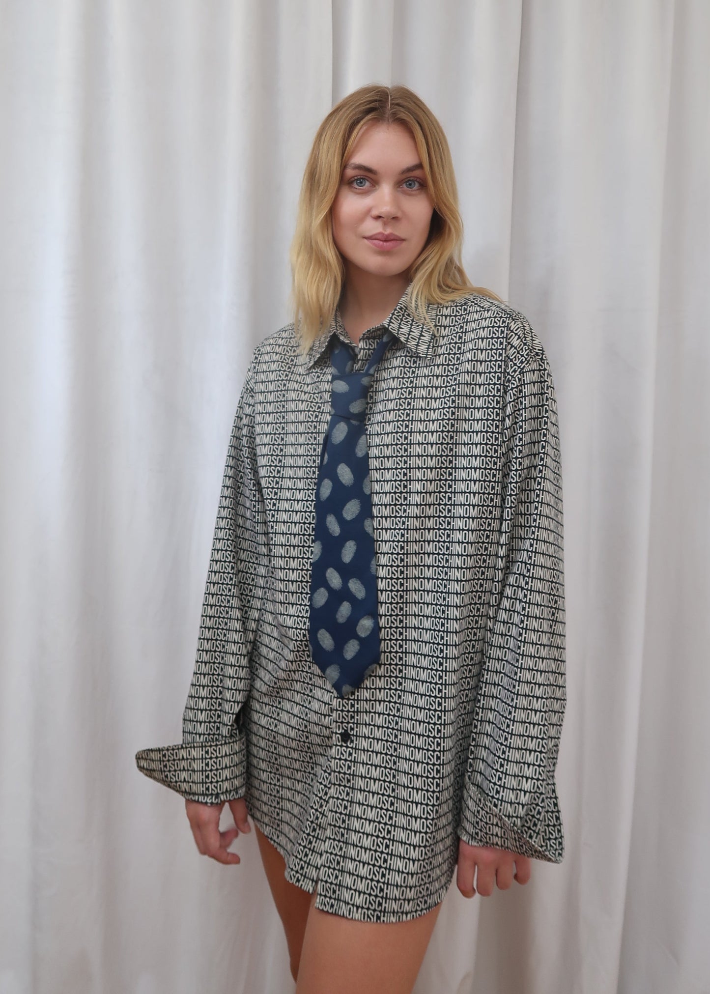 Moschino finger print silk neck tie, 1990’s